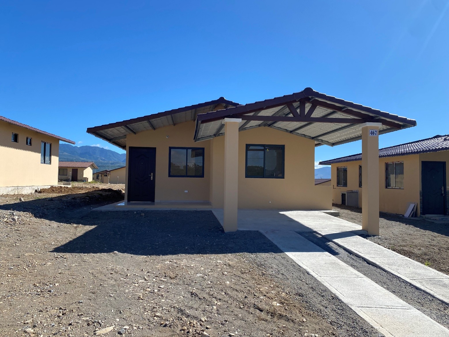 Fachada modelo Zeus Max